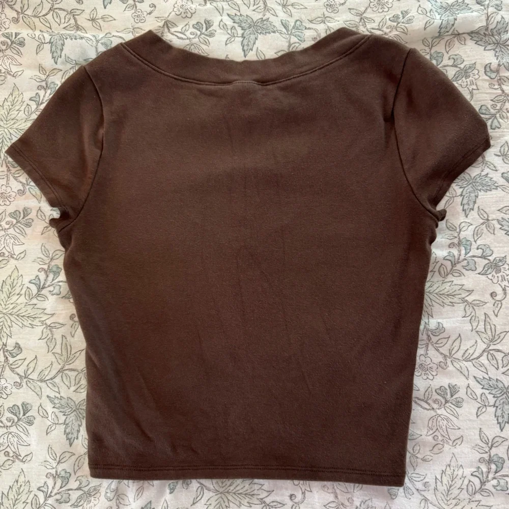 Pacsun Brown V-Neck baby tee - Picture 2 of 4